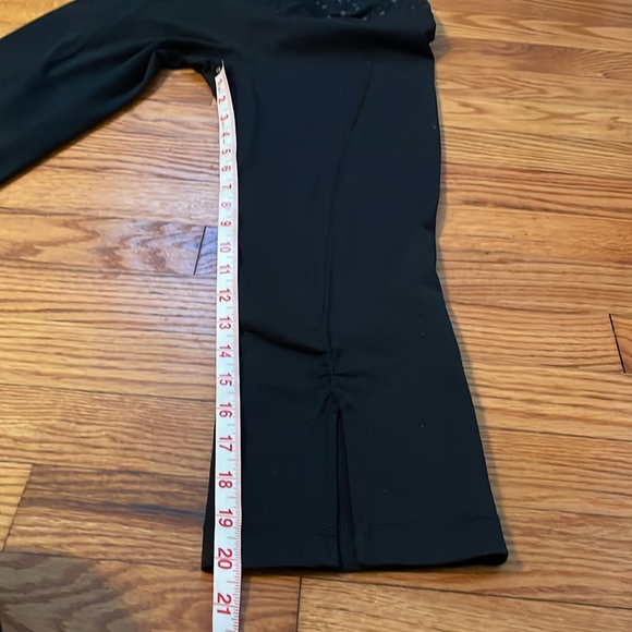 Lululemon Cropped Athletic Pants Size 4 - Picture 4 of 8